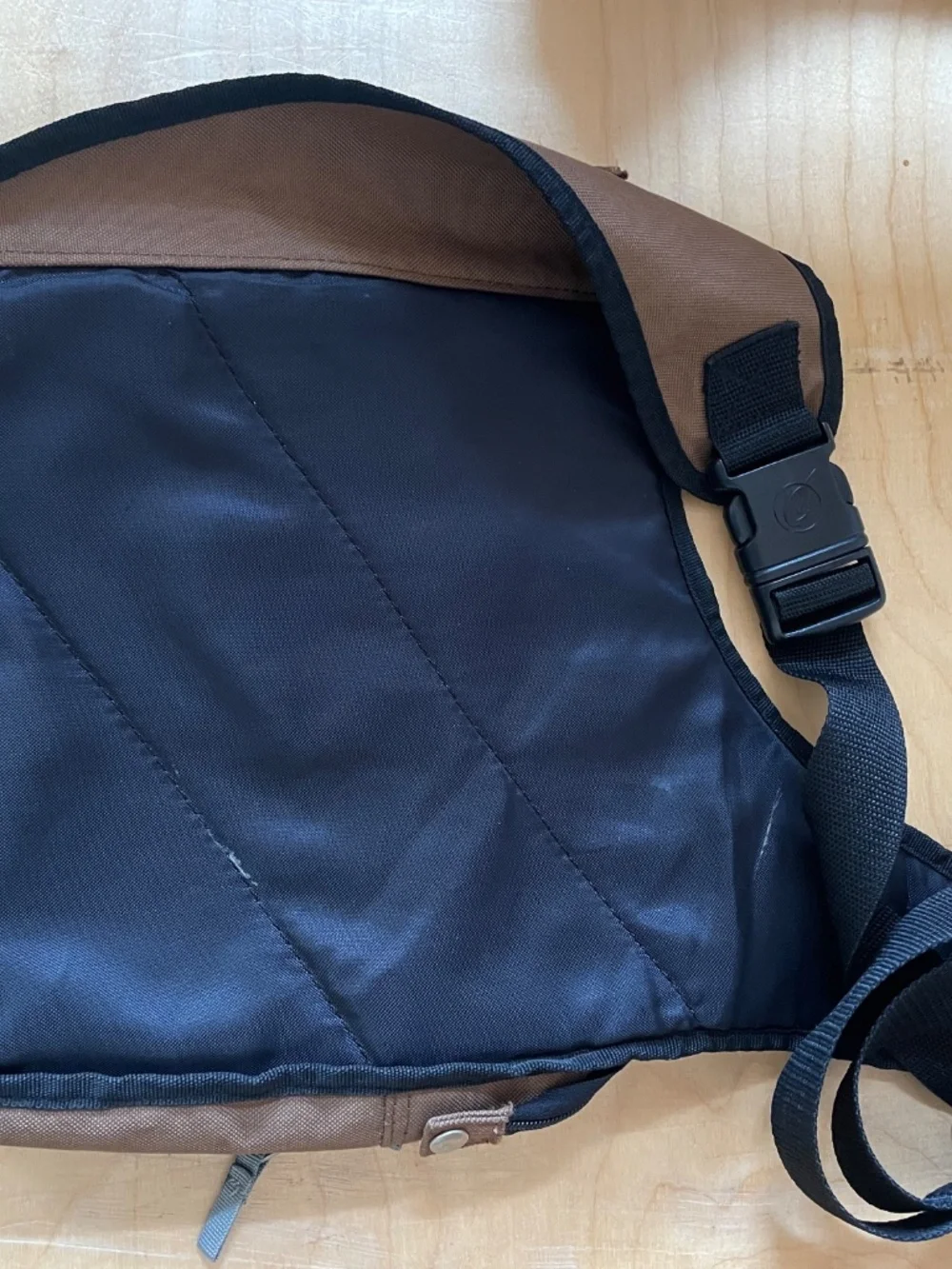 Compact team shoulder bag